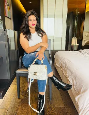 Gorgeous Noida Call Girl